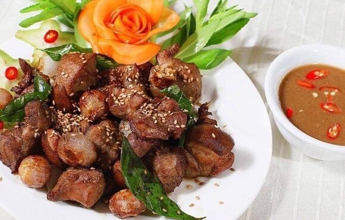 Ông chú hàng dê Ninh Bình vẫy xe như quẩy, khách đi qua không vào cũng khó-4