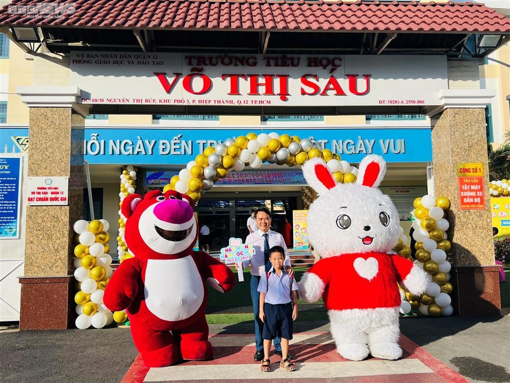 Muôn cảm xúc ngày đầu lớp 1 tựu trường, em vui vẻ, em khóc nức nở trước cửa lớp-10