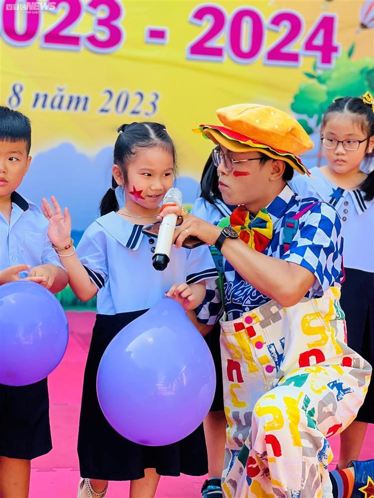 Muôn cảm xúc ngày đầu lớp 1 tựu trường, em vui vẻ, em khóc nức nở trước cửa lớp-13