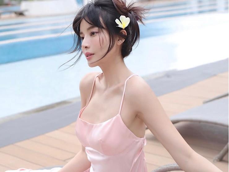 Mặc váy không phòng hộ đi biển: Cao Thái Hà áp đảo dàn mỹ nhân vũ trụ VTV-1