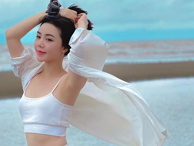 Mặc váy không phòng hộ đi biển: Cao Thái Hà áp đảo dàn mỹ nhân vũ trụ VTV-15