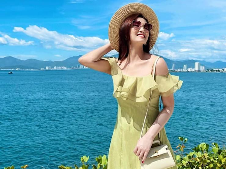 Mặc váy không phòng hộ đi biển: Cao Thái Hà áp đảo dàn mỹ nhân vũ trụ VTV-16