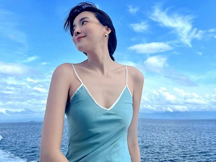 Mặc váy không phòng hộ đi biển: Cao Thái Hà áp đảo dàn mỹ nhân vũ trụ VTV-7