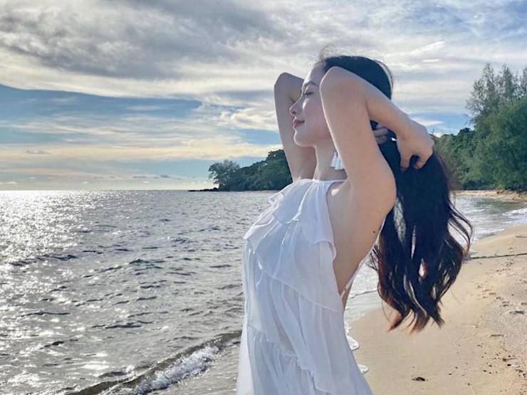 Mặc váy không phòng hộ đi biển: Cao Thái Hà áp đảo dàn mỹ nhân vũ trụ VTV-9