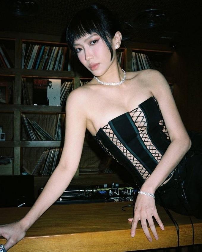 Diệu Nhi ngày càng ăn mặc sành điệu, chuộng phong cách gợi cảm-6