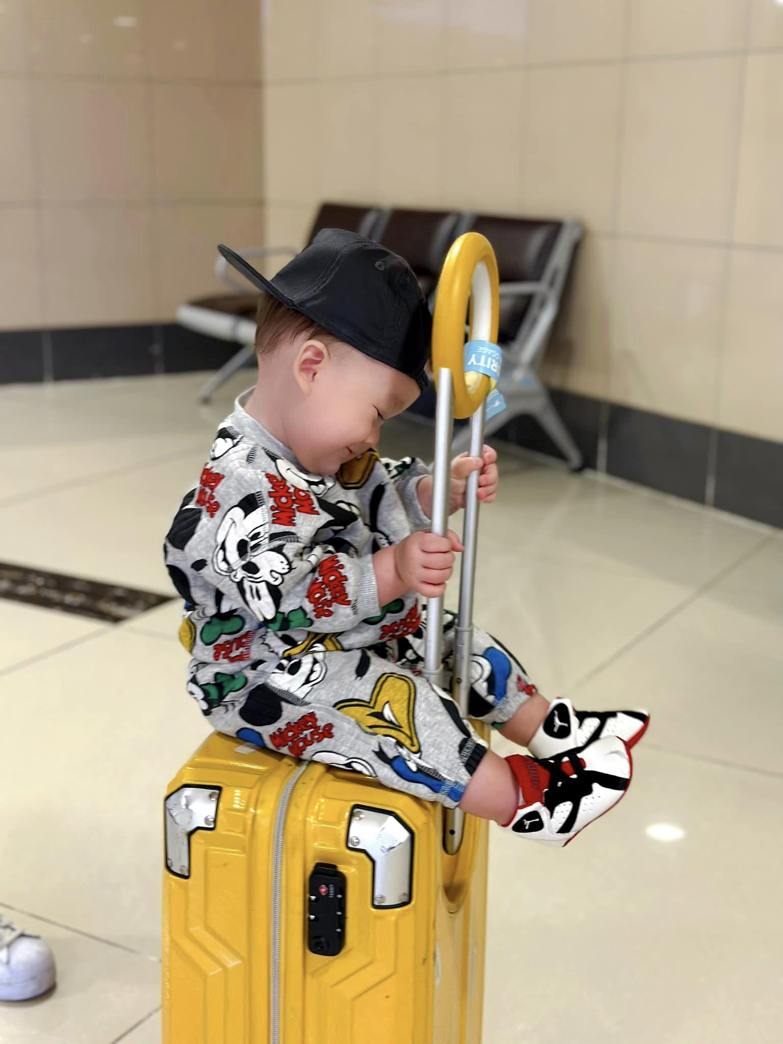 Vợ Tây của Bùi Tiến Dũng dở khóc dở cười khi nuôi con nhỏ-1