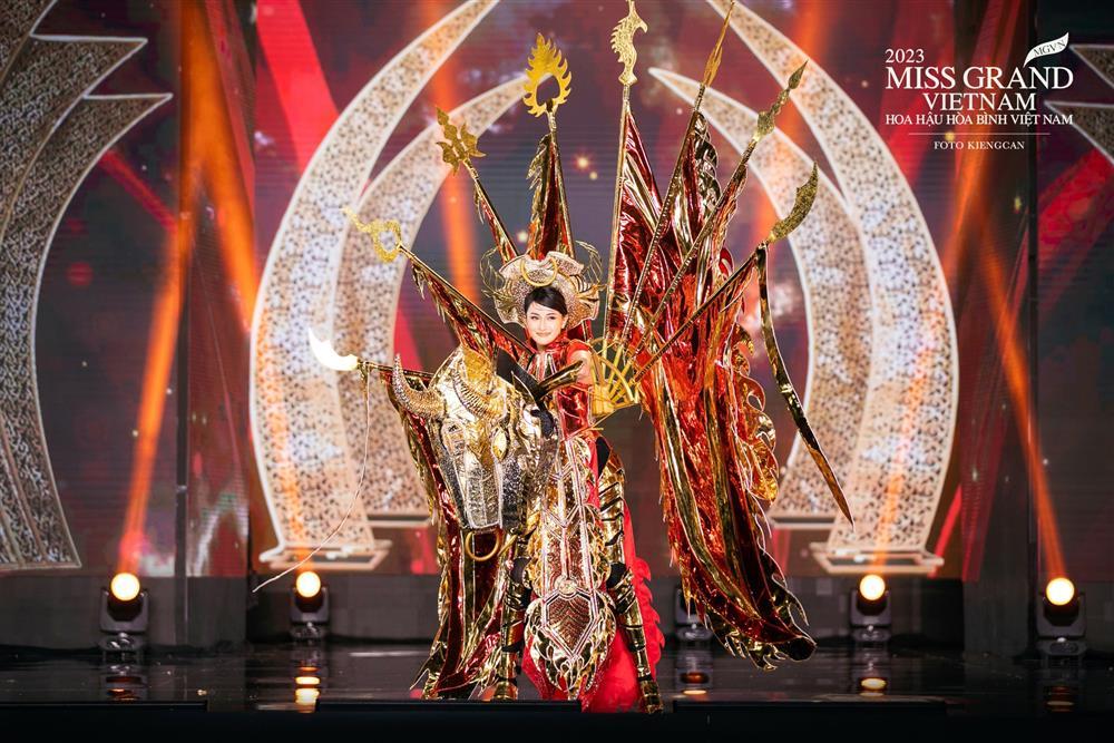 Tò mò trang phục dân tộc cồng kềnh và tốn kém tại Miss Grand Vietnam 2023 có bán lại không?-2