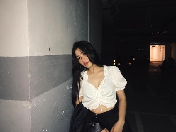 Ảnh đời thường gợi cảm của tiểu tam phim Làng Trong Phố-6