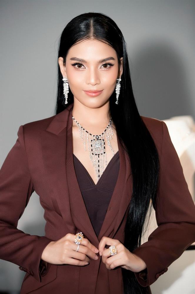 Mỹ nhân ăn chay Trương Thị May: Gợi cảm tuổi 35, hé lộ lý do chưa kết hôn-11