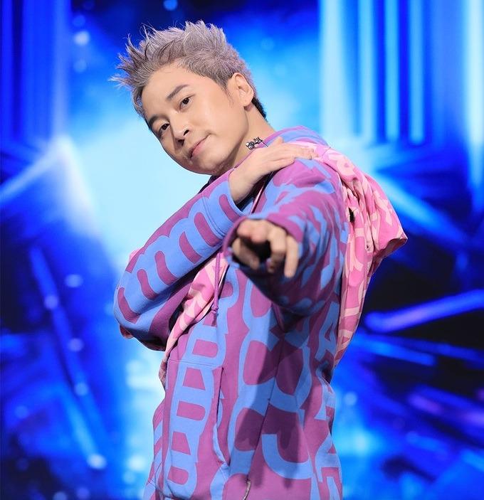 Bóc đồ Karik tại Rap Việt: Diện hàng hiệu có thiết kế độc đáo, giá đắt đỏ-2