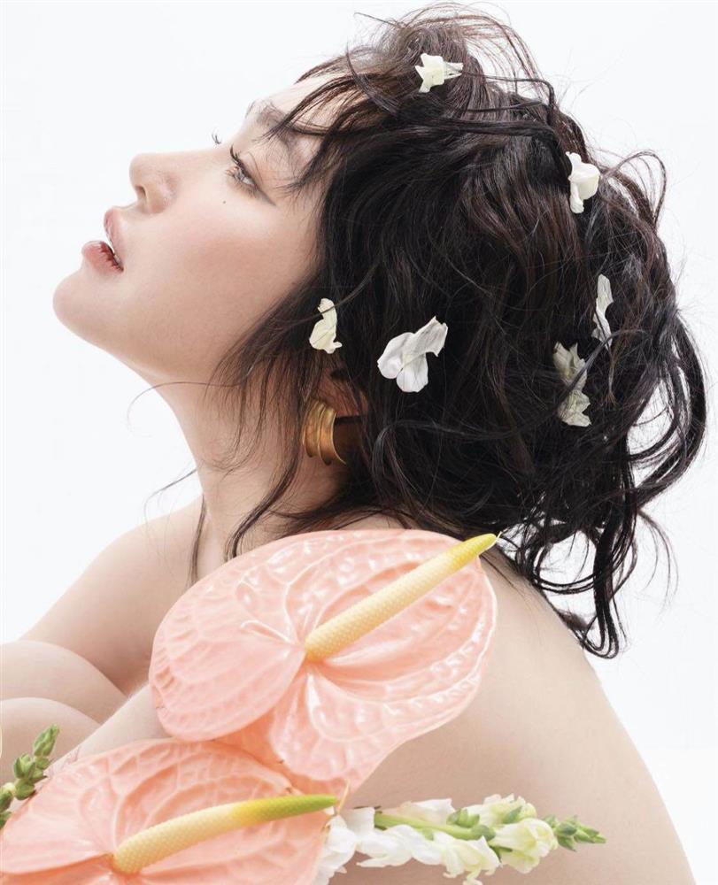 Gu chọn váy áo tôn sắc vóc gái 2 con của Elly Trần đẹp và mặn mà hơn xưa!-1