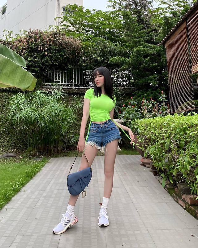 Gu chọn váy áo tôn sắc vóc gái 2 con của Elly Trần đẹp và mặn mà hơn xưa!-5