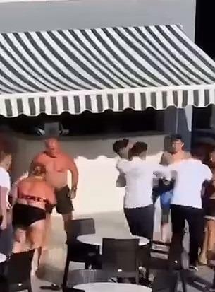 Nhân viên khách sạn dùng ghế đập vào đầu du khách trong vụ ẩu đả tập thể-2