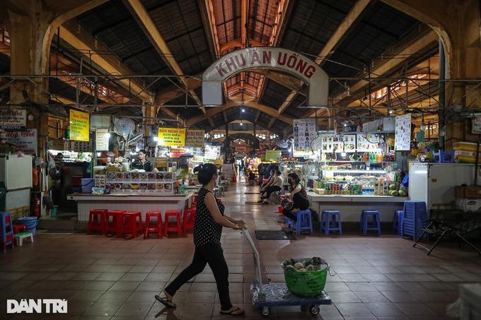 Hét giá 700.000 đồng 3 đôi tất: Tạm đình chỉ tiểu thương chợ Bến Thành-3