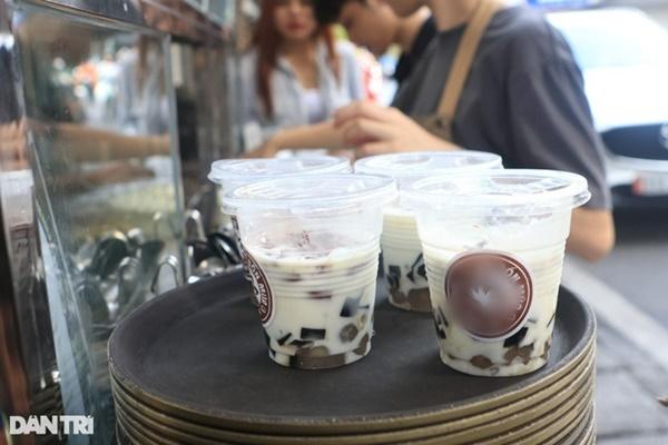 Món chè Hà Nội giá bằng hai bát phở vẫn nườm nượp khách-6