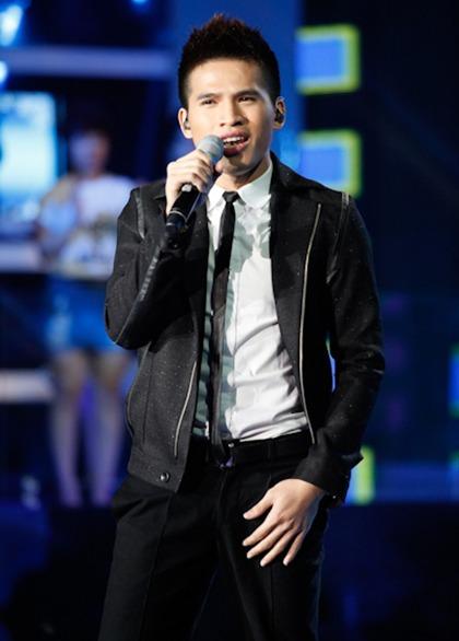 Lột mặt nạ những giọng ca giấu mặt sau mascott-2