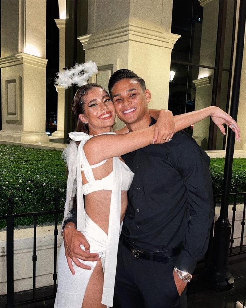 Bạn trai là cầu thủ bóng đá của tân Hoa hậu Hoàn vũ Thái Lan-2