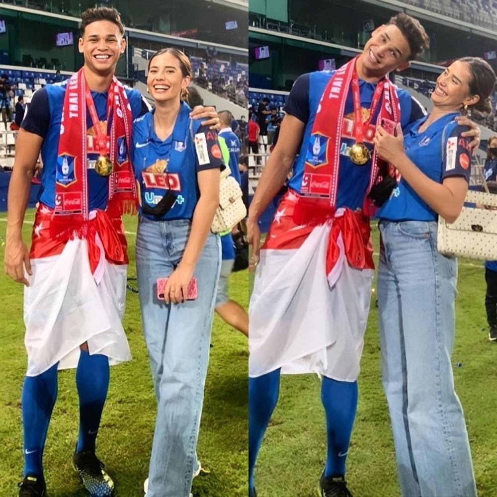 Bạn trai là cầu thủ bóng đá của tân Hoa hậu Hoàn vũ Thái Lan-4