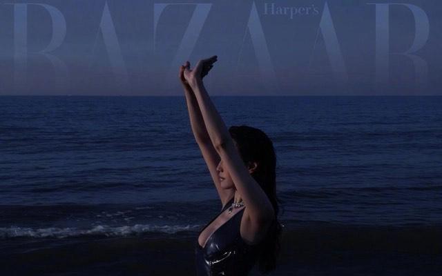 Thư Kỳ khoe trọn thần thái ngút ngàn cùng vóc dáng quyến rũ ở tuổi U50-1