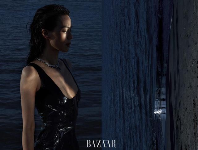 Thư Kỳ khoe trọn thần thái ngút ngàn cùng vóc dáng quyến rũ ở tuổi U50-5