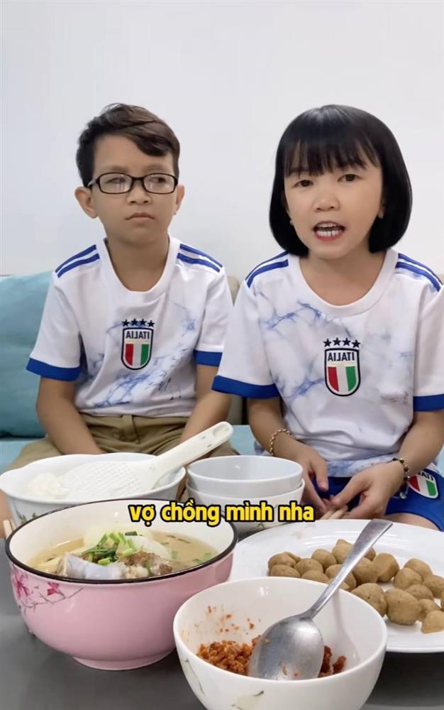 Cuộc sống hôn nhân hài hước của cặp đôi tí hon-2