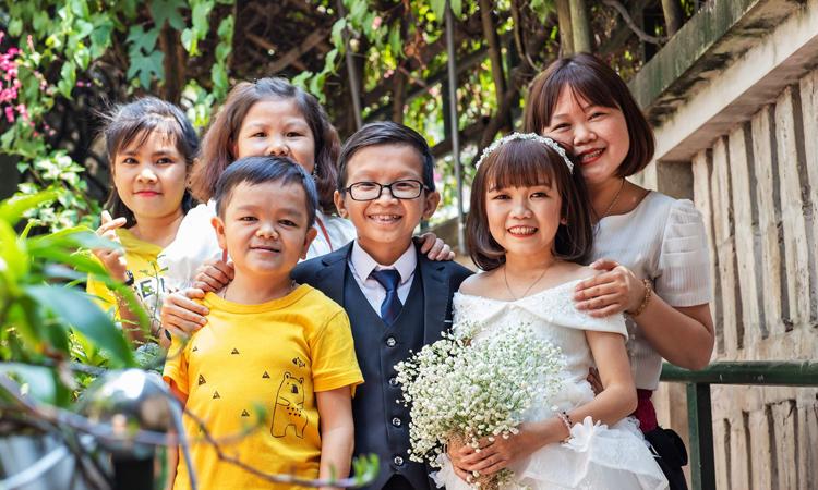 Cuộc sống hôn nhân hài hước của cặp đôi tí hon-6