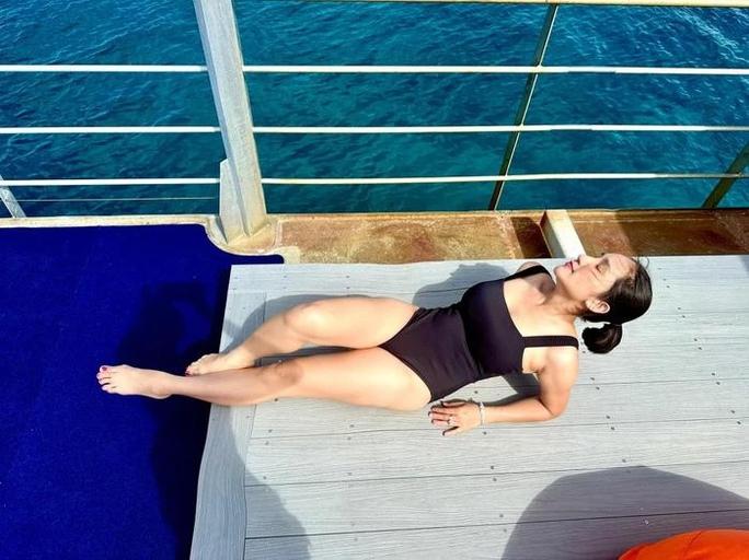 MC Cát Tường tạo dư luận với áo tắm 1 mảnh-4