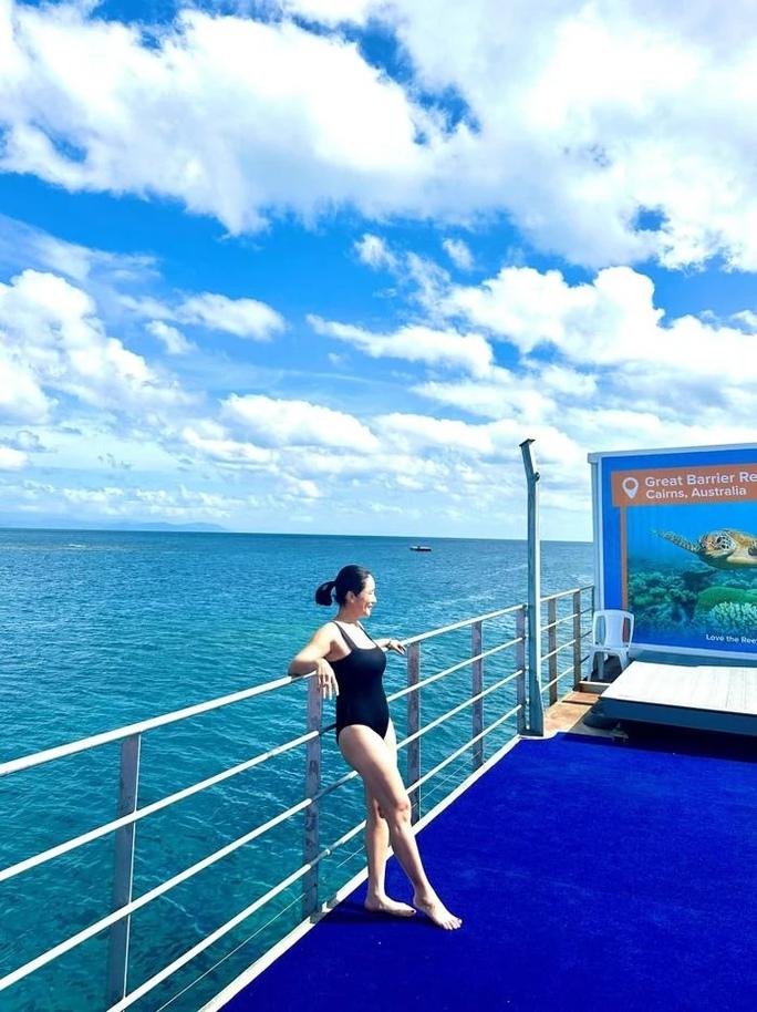 MC Cát Tường tạo dư luận với áo tắm 1 mảnh-2