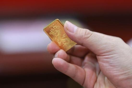 Có nên mua mỗi tháng 1 chỉ vàng để tích lũy?