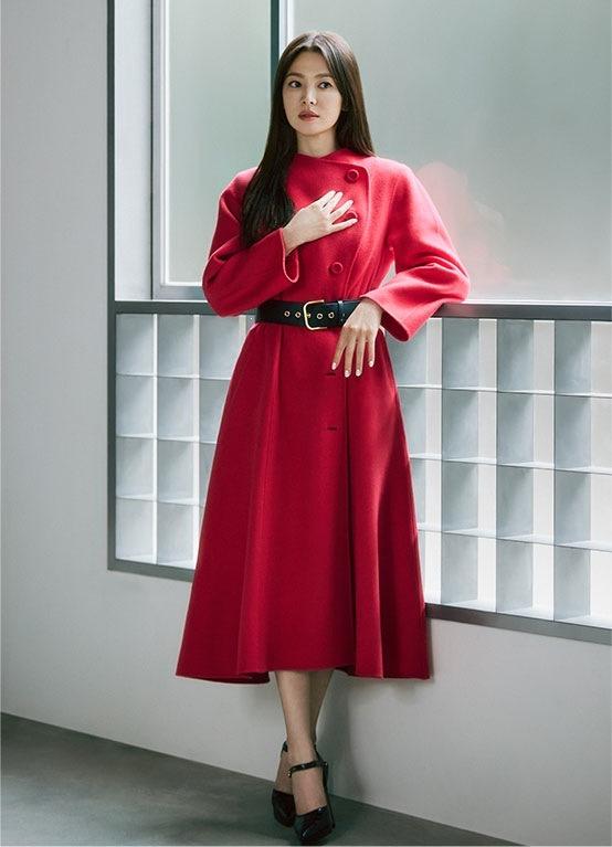 Song Hye Kyo cuốn hút với phong cách quý cô thanh lịch trong bộ ảnh thời trang mới-1