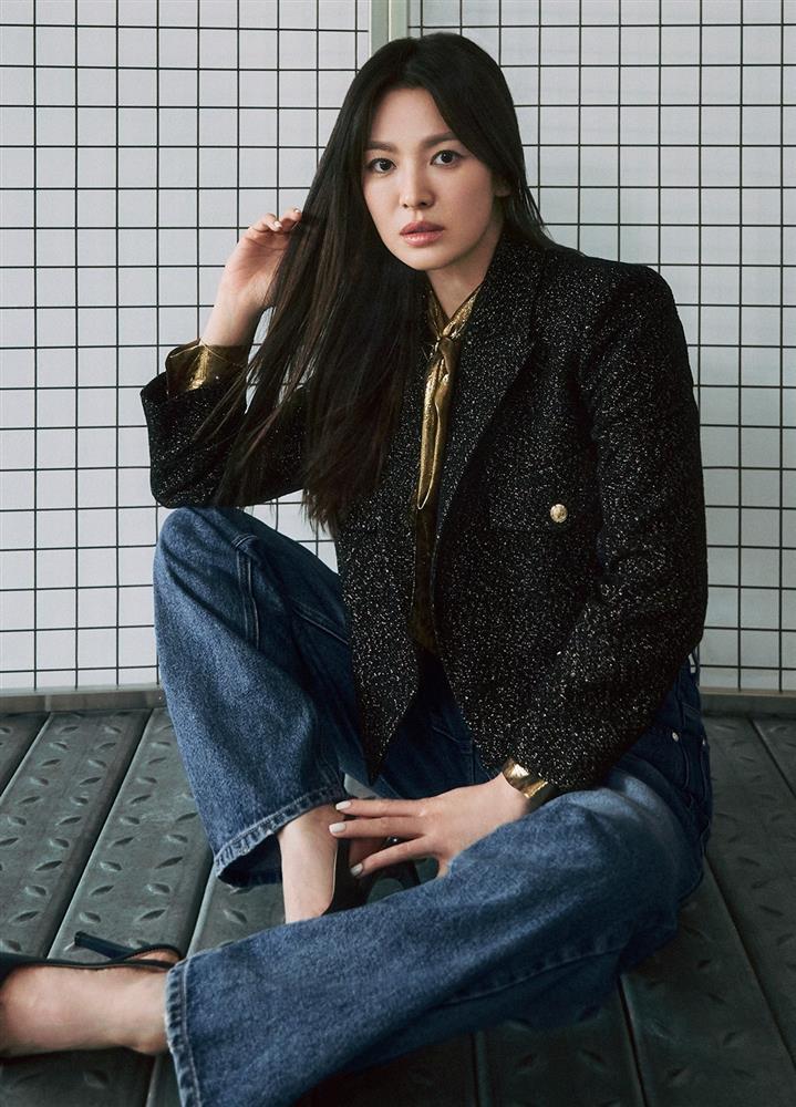 Song Hye Kyo cuốn hút với phong cách quý cô thanh lịch trong bộ ảnh thời trang mới-2