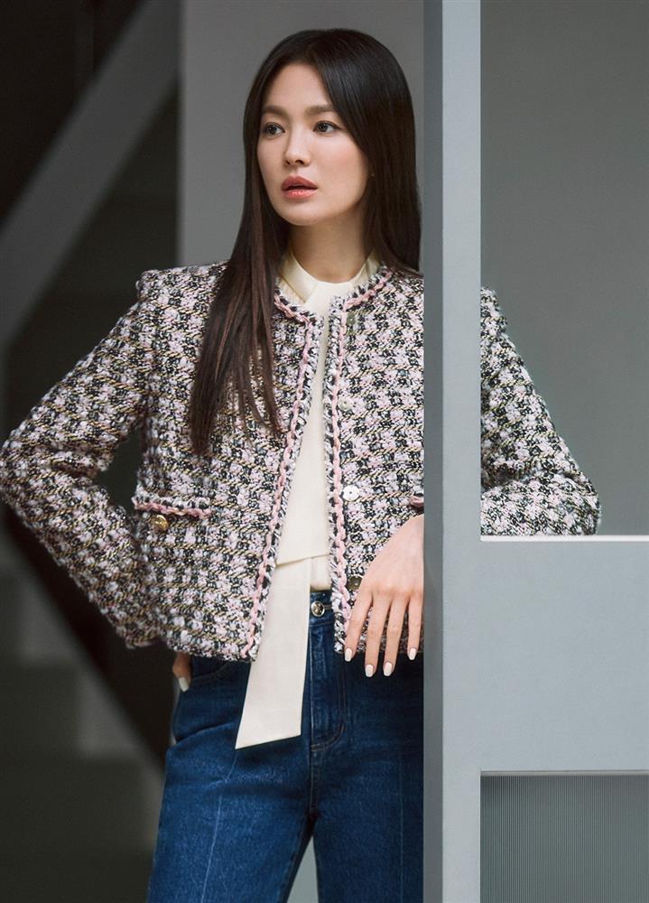 Song Hye Kyo cuốn hút với phong cách quý cô thanh lịch trong bộ ảnh thời trang mới-3