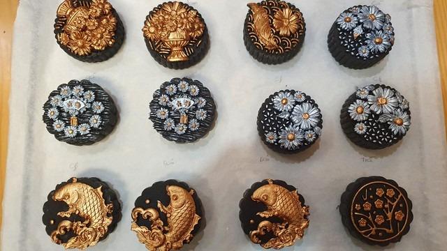 Hướng dẫn chi tiết cách làm bánh Trung thu tinh than tre nhân trà xanh trứng muối-1