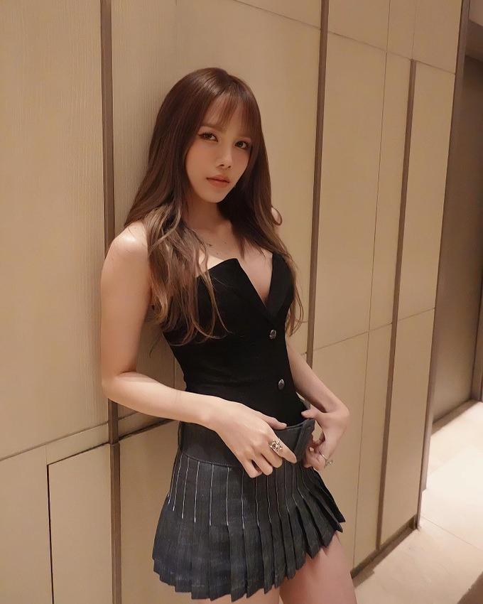 Thiều Bảo Trâm khoe dáng gợi cảm, nêu quan điểm về tình yêu ở tuổi 29-2