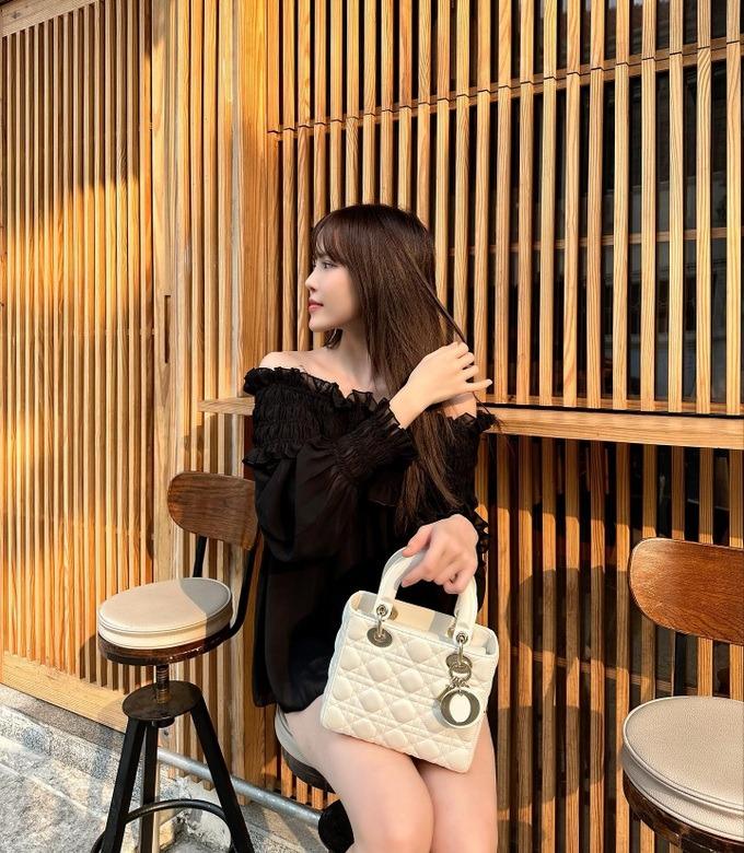 Thiều Bảo Trâm khoe dáng gợi cảm, nêu quan điểm về tình yêu ở tuổi 29-6