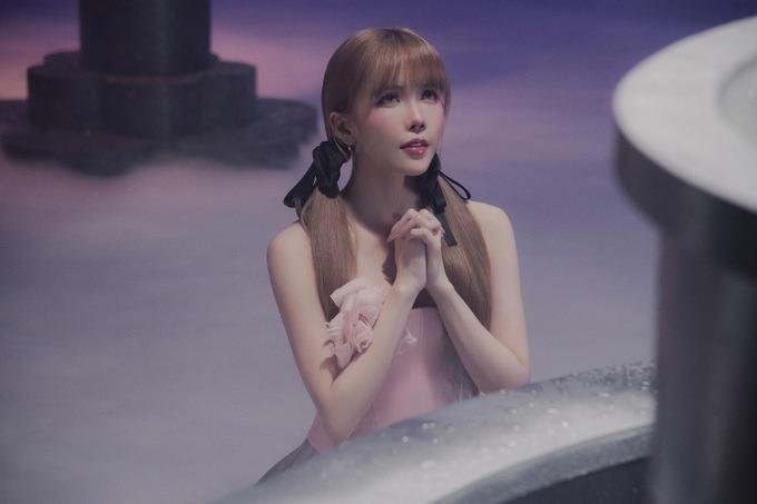 Thiều Bảo Trâm khoe dáng gợi cảm, nêu quan điểm về tình yêu ở tuổi 29-9