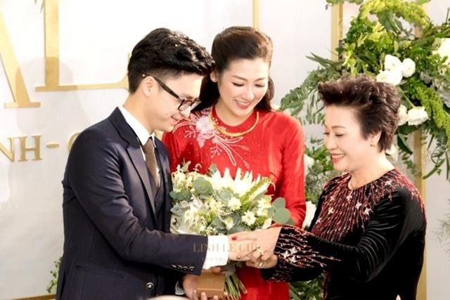 Thân thế mẹ chồng Á hậu Tú Anh: Có địa vị xã hội, tính thanh niên dễ gần-1