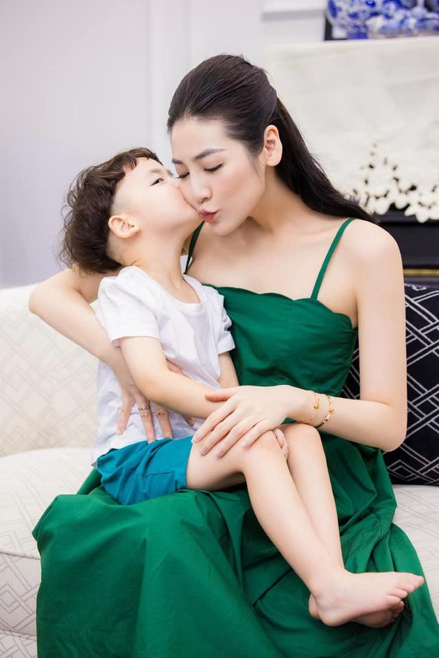 Thân thế mẹ chồng Á hậu Tú Anh: Có địa vị xã hội, tính thanh niên dễ gần-5