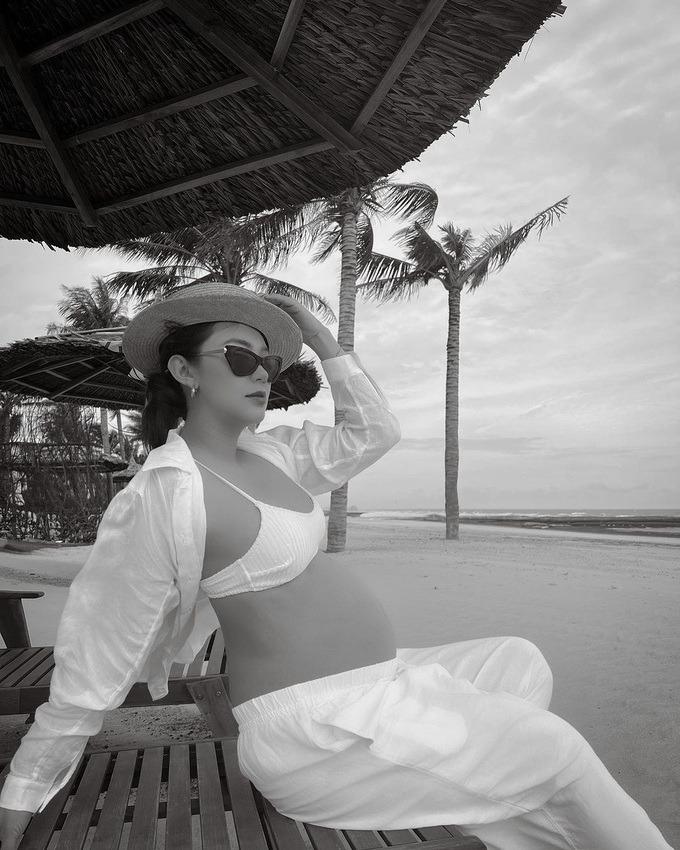 Minh Hằng vẫn diện váy áo cắt xẻ gợi cảm trong suốt thai kỳ-2