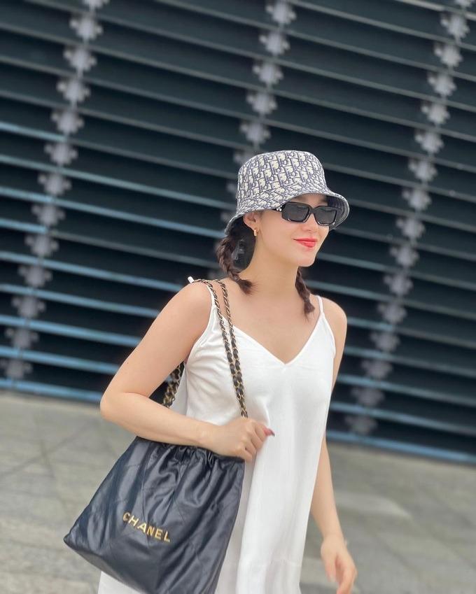 Minh Hằng vẫn diện váy áo cắt xẻ gợi cảm trong suốt thai kỳ-11