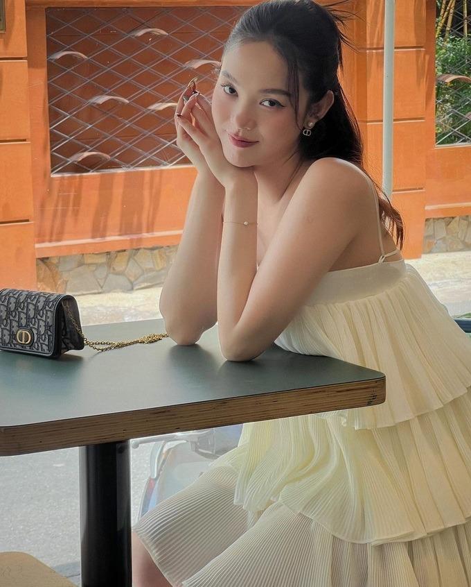 Minh Hằng vẫn diện váy áo cắt xẻ gợi cảm trong suốt thai kỳ-8