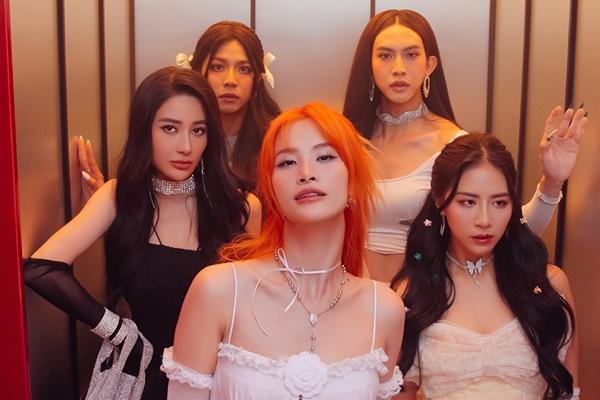 Đông Nhi khác lạ khi thành người bói bài, tiên tri tình yêu-3