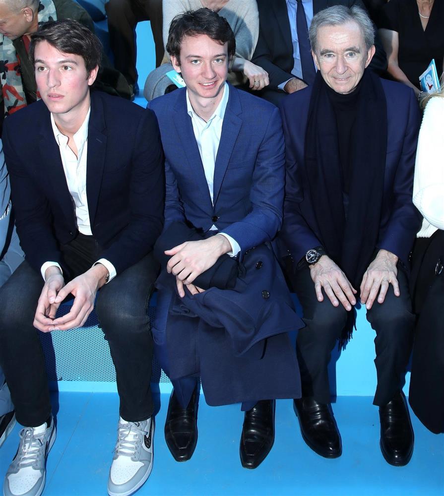 Tỷ phú giàu nhất thế giới ăn trưa mỗi tháng 1 lần với 5 con trong 90 phút-5