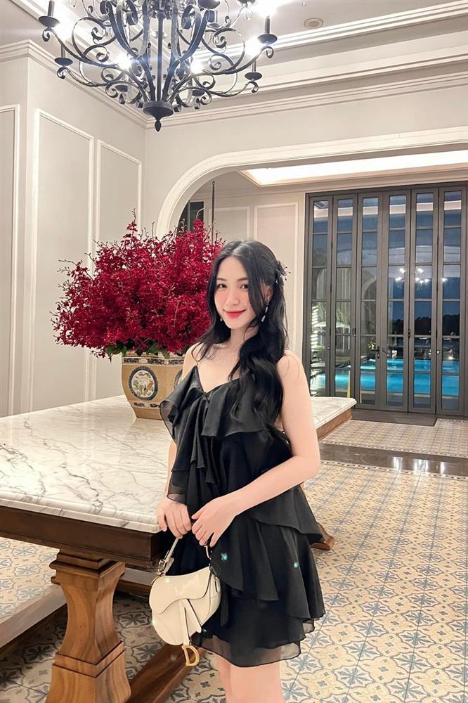 Hòa Minzy lên tiếng trước nghi vấn đang mang thai con thứ 2-2