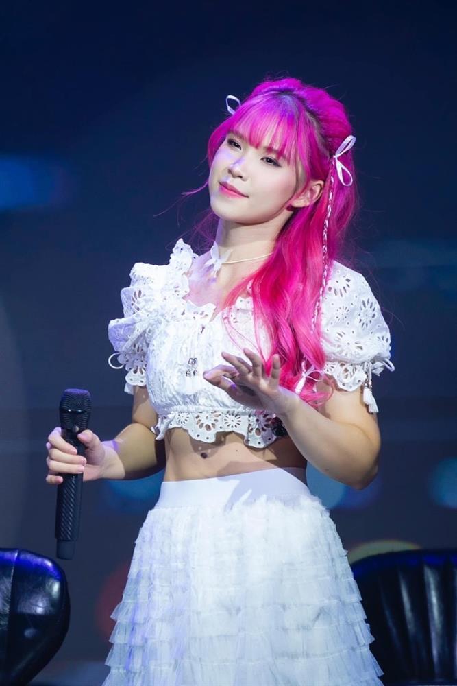 Bất ngờ đi hát trở lại, Khởi My nói: Đừng đồn em bùng nổ, cứ xem như em hết tiền nạp game-1