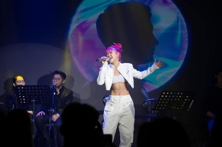 Bất ngờ đi hát trở lại, Khởi My nói: Đừng đồn em bùng nổ, cứ xem như em hết tiền nạp game-2