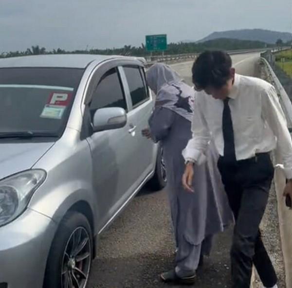 Chở con trai đi làm thủ tục vào đại học, một gia đình bỏ quên con giữa đường-3