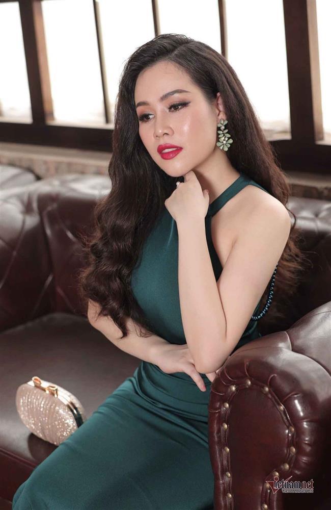 Bi hài chuyện diễn viên lùn nhất showbiz lấy chồng Tây-1