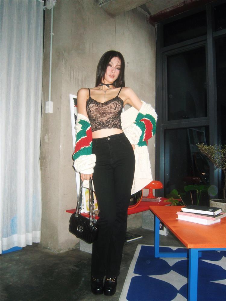 Sắc vóc quyến rũ, gợi cảm của hoa hậu Tiểu Vy ở tuổi 23-2