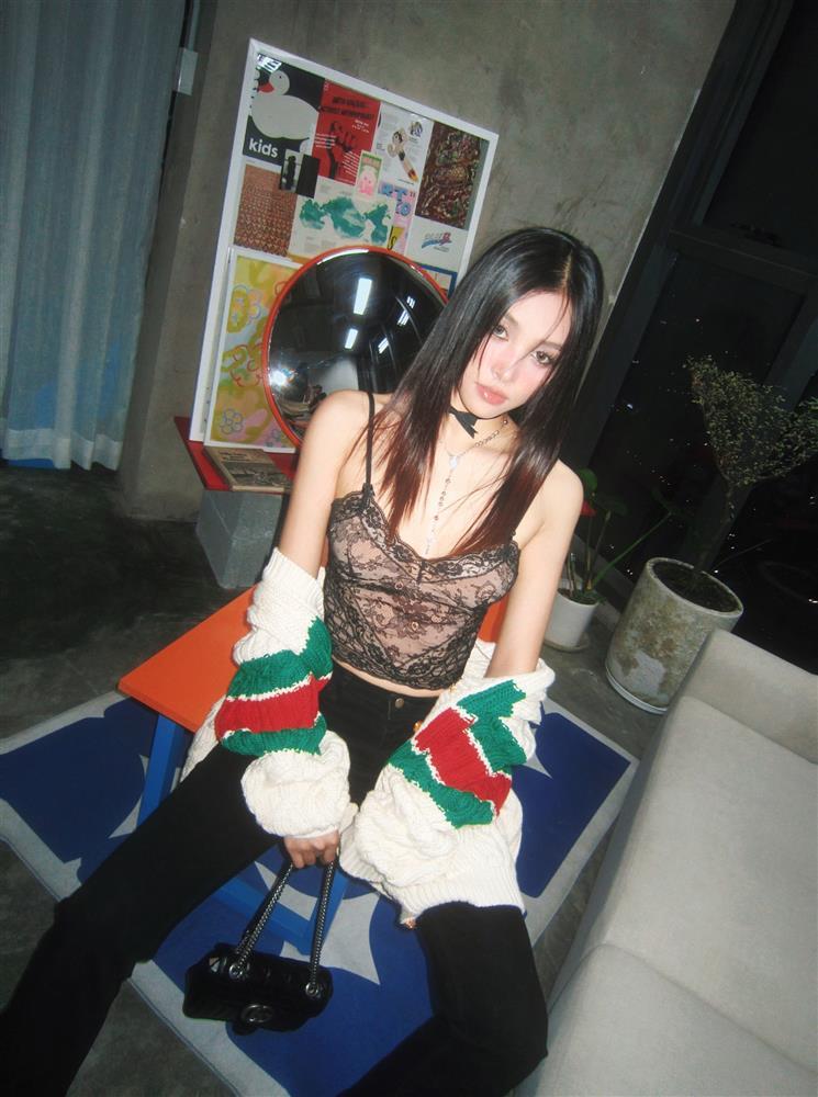 Sắc vóc quyến rũ, gợi cảm của hoa hậu Tiểu Vy ở tuổi 23-4